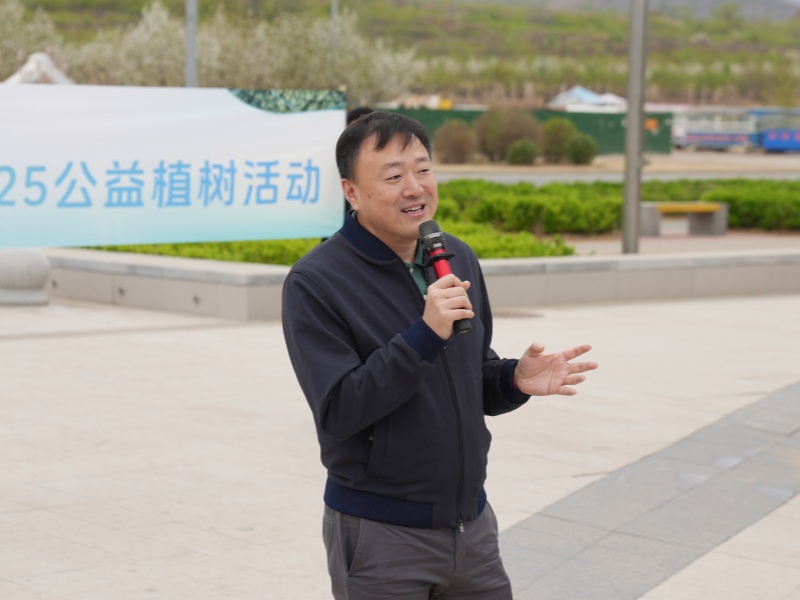 何总.jpg